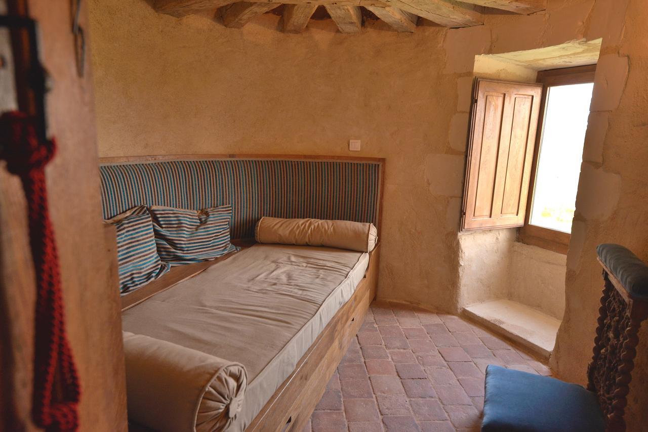 Le Chatelet Thilouze Exterior foto